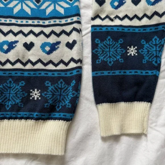 ONLY FANS Festive Holiday Scandinavian Snowflake Sweater Blue White - Picture 6 of 8